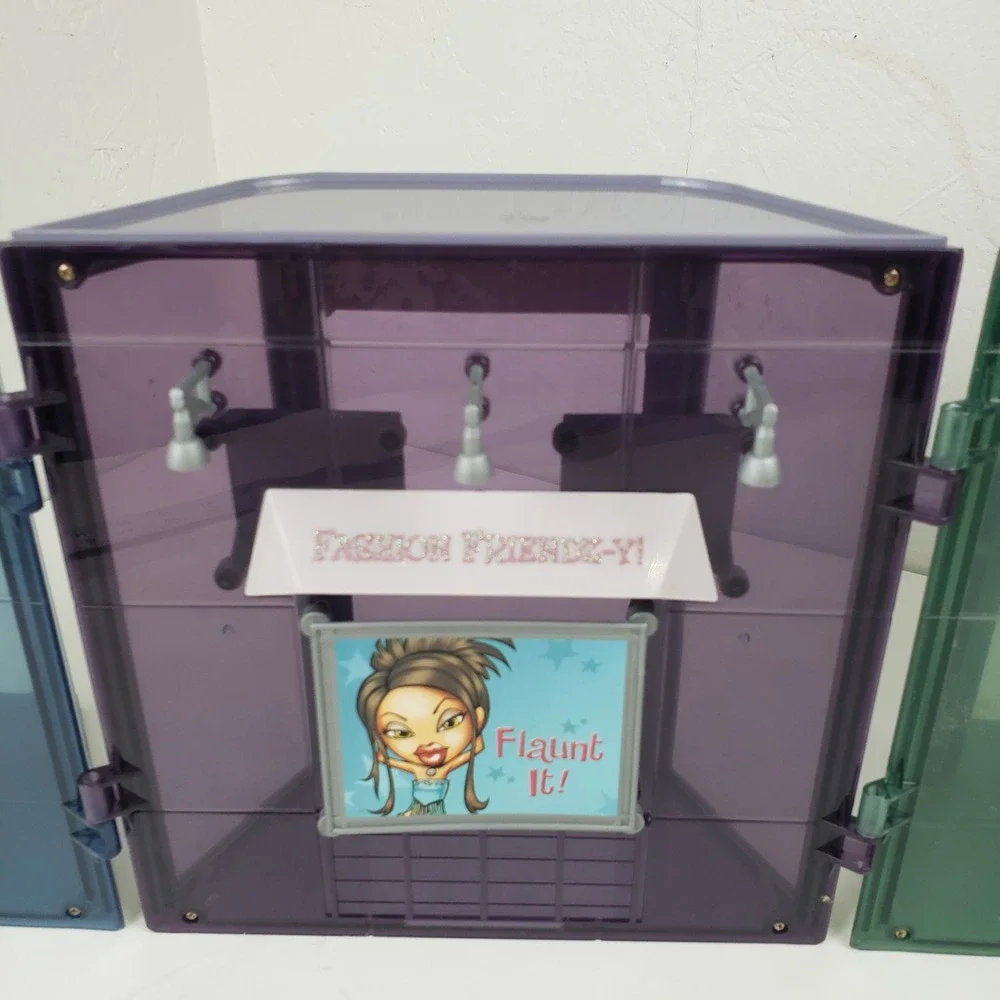 Lil Bratz Fashion Mall Playset Funk Out, Kiss & Make Up, Fashion Friend-z 2003